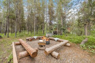 Cozy Cabin Retreat with Hot Tub & Fire Pit for Summer in Island Park, Idaho - 8