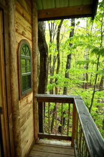 Adventure-Filled Off-Grid Treehouse near White Mountain National Forest, Stoneham, Maine - 9