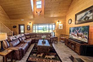 Fresh Summer Cabin with Hot Tub, Firepit & Outdoor BBQ in Island Park, Idaho - 7