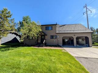 Fresh Summer Cabin with Hot Tub, Firepit & Outdoor BBQ in Island Park, Idaho - 6