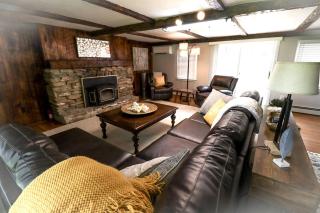 Cozy Farmhouse with Fire Pit & Peaceful Country Views in Hanover, Pennsylvania - 4