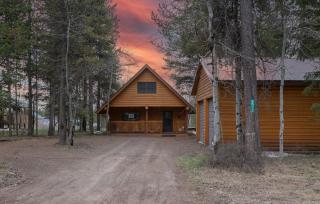Adventurous Cabin with Hot Tub & Fire Pit for Relaxing in Island Park, Idaho - 4