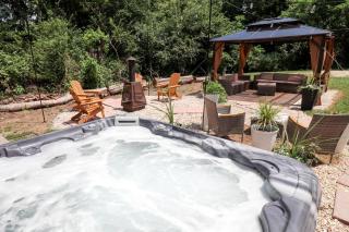Historic Schoolhouse Getaway with Private Hot Tub Retreat in York, Pennsylvania - 7