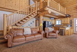 Cozy Cabin with Hot Tub, Game Room & Lake Access in Idaho - 8