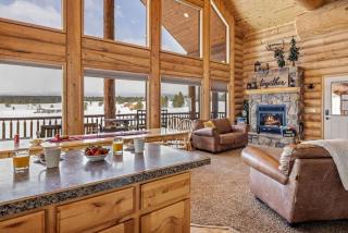 Cozy Cabin with Hot Tub, Game Room & Lake Access in Idaho - 5