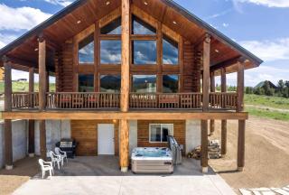 Cozy Cabin with Hot Tub, Game Room & Lake Access in Idaho - 2