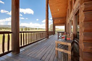 Cozy Cabin with Hot Tub, Game Room & Lake Access in Idaho - 1
