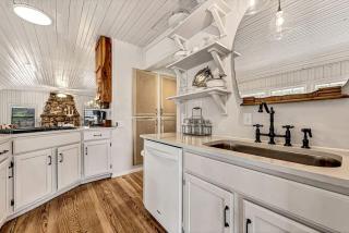 Embrace Nature in this Incredible Cabin in Siloam Springs, Arkansas - 3