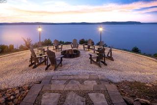 Luxury Lakefront Vacation Home with Private Hot Tub in Murray, Kentucky - 5