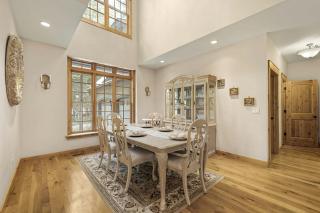 Upscale Mountain Retreat with Cozy Fireplace & Jetted Tub in Alpine, Utah - 8