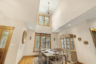 Upscale Mountain Retreat with Cozy Fireplace & Jetted Tub in Alpine, Utah - 3