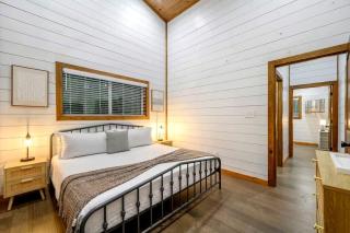 Luxury Cabin with Private Hot Tub & Sauna Getaway in Broken Bow, Oklahoma - 5