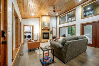 Luxury Cabin with Private Hot Tub & Sauna Getaway in Broken Bow, Oklahoma - 2