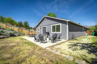 Family-Friendly Reno Home with Large Yard, BBQ & Pet-Friendly Stay - 0
