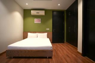 3 BR Pool Access Family-Friendly Apartment in Gulberg 3 - 4