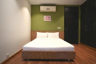 3 BR Pool Access Family-Friendly Apartment in Gulberg 3 - 6