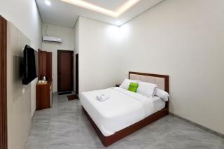 Urbanview Mamio House Syariah near Exit Tol Klodran Solo - 0