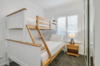 3BR modern spacious house with 2 King Beds Lock Up Carport and ideal for groups and families - 4