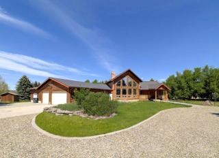 Peaceful Riverfront Escape with Fishing & Recreation in Idaho - 0