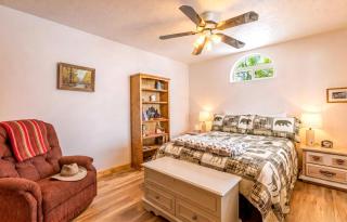 Peaceful Riverfront Escape with Fishing & Recreation in Idaho - 7