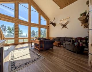 Peaceful Riverfront Escape with Fishing & Recreation in Idaho - 5