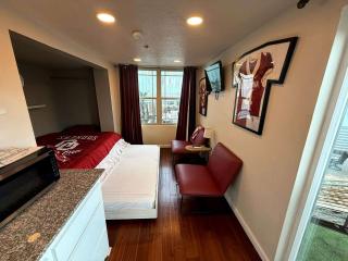 Charming Tiny House with Rooftop Deck near Wichita Mountains in Medicine Park, OK - 7