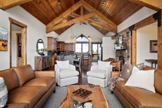 Scenic Mountain Retreat with Hot Tub & Outdoor Amenities in Idaho - 8