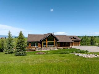Scenic Mountain Retreat with Hot Tub & Outdoor Amenities in Idaho - 0