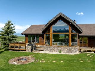 Scenic Mountain Retreat with Hot Tub & Outdoor Amenities in Idaho - 5