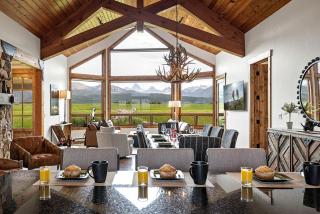 Scenic Mountain Retreat with Hot Tub & Outdoor Amenities in Idaho - 2