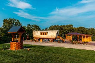 Enchanting Covered Wagon with Hot Tub & Sauna Escape in Murray, Kentucky - 5