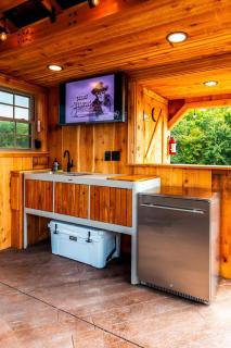 Enchanting Covered Wagon with Hot Tub & Sauna Escape in Murray, Kentucky - 2