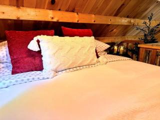 Romantic Treehouse with Forest Trails near White Mountain National Forest, Stoneham, Maine - 3