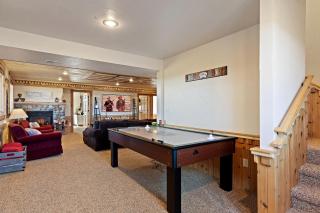 Family Cabin with Hot Tub, Fire Pit & Lake Access in Idaho - 2