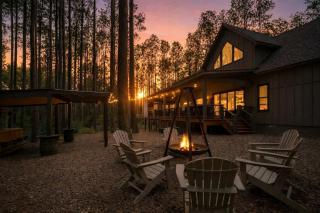 Luxury Forest Cabin with Hot Tub, Fire Pit & Game Room Near Broken Bow Lake, Broken Bow, Oklahoma - 8