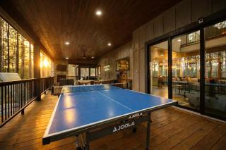 Luxury Forest Cabin with Hot Tub, Fire Pit & Game Room Near Broken Bow Lake, Broken Bow, Oklahoma - 4