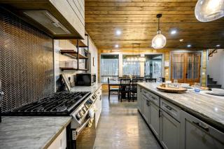 Luxury Forest Cabin with Hot Tub, Fire Pit & Game Room Near Broken Bow Lake, Broken Bow, Oklahoma - 3