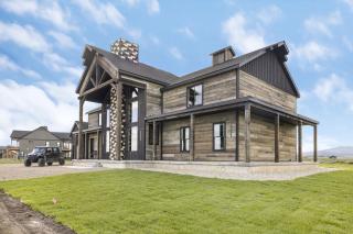 Luxury Retreat with Hot Tub, Red-Light Sauna & Direct Access to Island Park Reservoir, Idaho - 4
