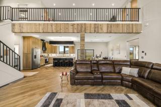 Luxury Retreat with Hot Tub, Red-Light Sauna & Direct Access to Island Park Reservoir, Idaho - 1