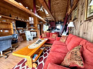 Family and Dog Friendly Lakefront Cabin in Maine near Tidal Falls and Kisma Preserve - 9