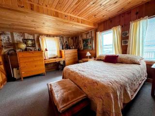 Family and Dog Friendly Lakefront Cabin in Maine near Tidal Falls and Kisma Preserve - 7