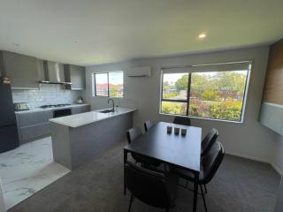 Modern 2BR by Westfield Mall & Free Parking - 6