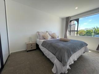 Modern 2BR by Westfield Mall & Free Parking - 2