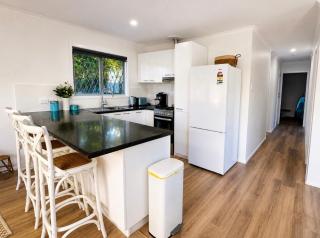Golden Beach Getaway 2 Min Walk to Beach & Shops - 8