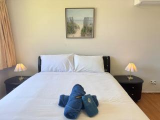 Spacious Family Home I 3 Mins to Woolies & Maccas - 4