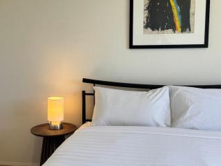 Spacious Family Home I 3 Mins to Woolies & Maccas - 1