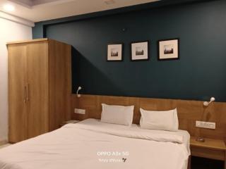 The Velvet Stay - 1