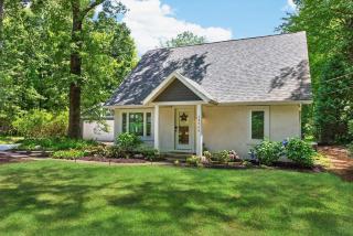 Towering Oaks Cottage - 9