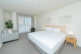 Gorgeous Studio on Glenelg Beach! - 8