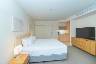 Gorgeous Studio on Glenelg Beach! - 1